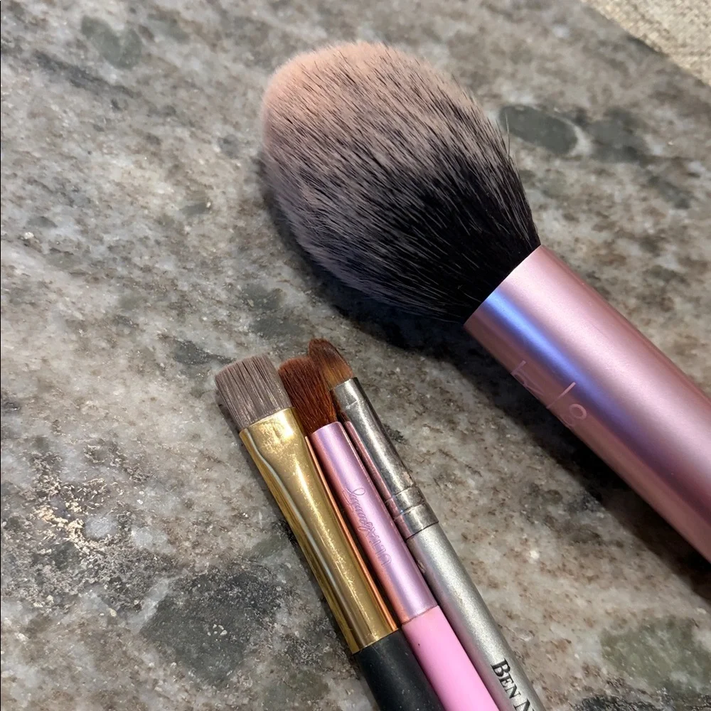 BUNDLE OF 4 MAKE UP BRUSHES